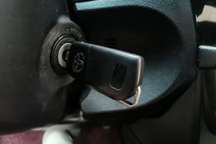 丰田 雷凌 2016款 1.6G CVT精英版中控内饰11