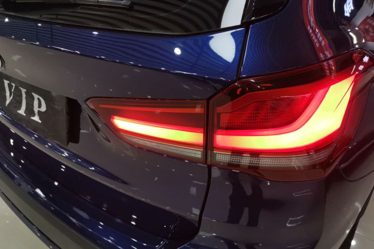 宝马X1 2020款 sDrive20Li 尊享型车身外观9