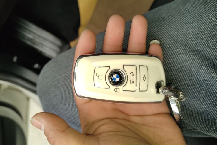 宝马3系 2015款 316Li 时尚型中控内饰11