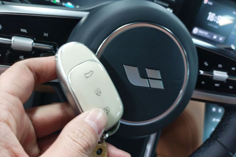 理想汽车 理想ONE 2021款 增程6座版中控内饰11