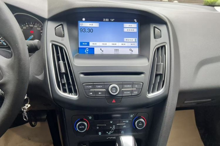 福特 福克斯 2017款 三厢 EcoBoost 180 自动精英型中控内饰16