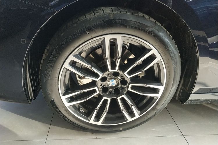 宝马5系 2024款 525Li M运动套装车身外观6007