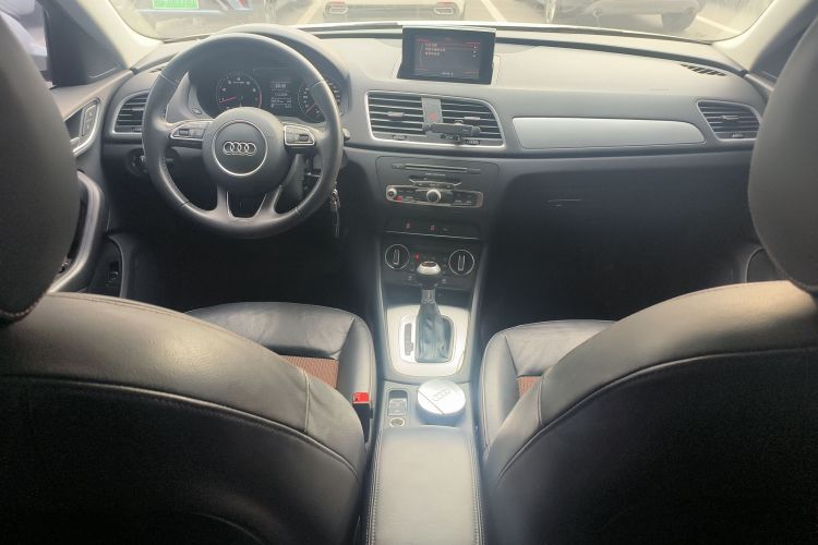 奥迪Q3 2018款 30周年年型 35 TFSI 时尚型中控内饰12