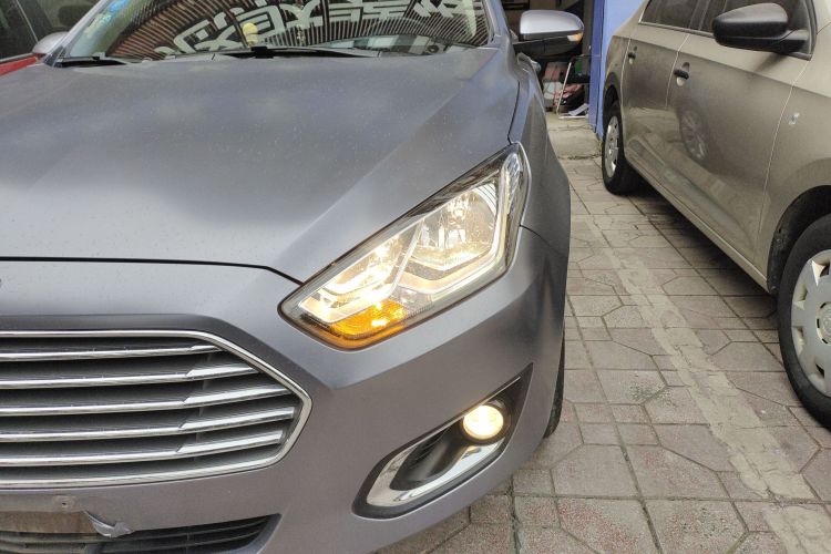 福特 福睿斯 2015款 1.5L 手动时尚型局部细节36