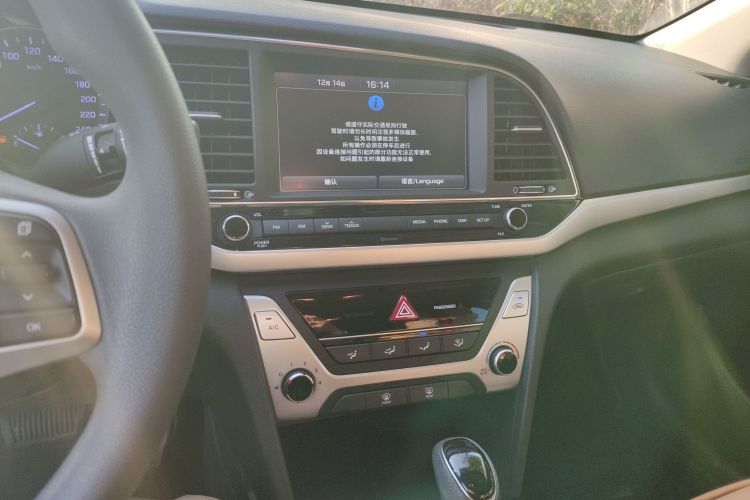 现代 领动 2016款 1.6L 自动智炫·精英型中控内饰16