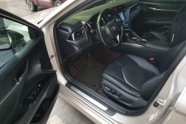 丰田 凯美瑞 2018款 2.0G 豪华版中控内饰20