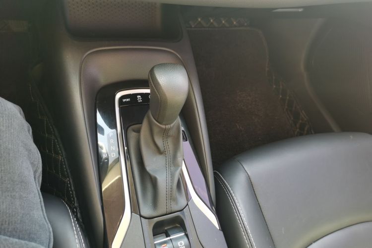 丰田 卡罗拉 2019款 1.2T S-CVT GL先锋版中控内饰18