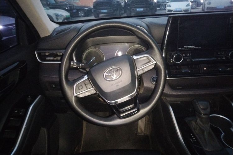 丰田 汉兰达 2023款 2.5L智能电混双擎四驱精英版 7座中控内饰13