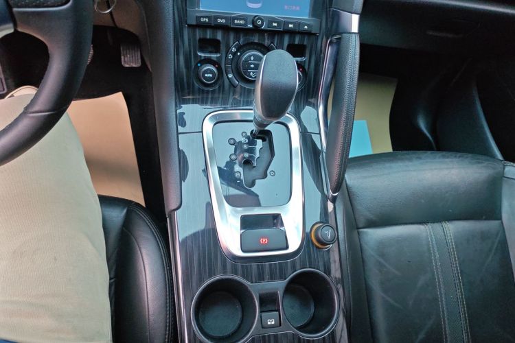 标致3008 2013款 2.0L 自动潮流版局部细节18