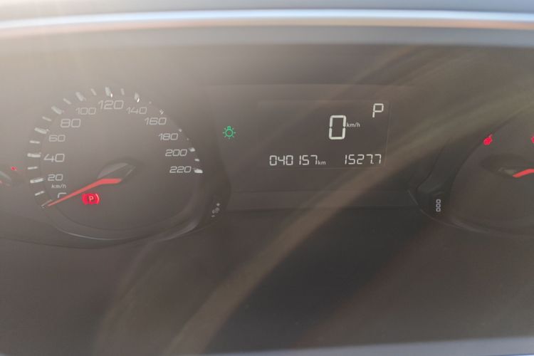 标致308 2016款 1.6L 自动时尚版中控内饰15