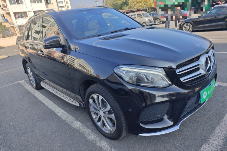 奔驰GLE 2017款 GLE 320 4MATIC 动感型车身外观3