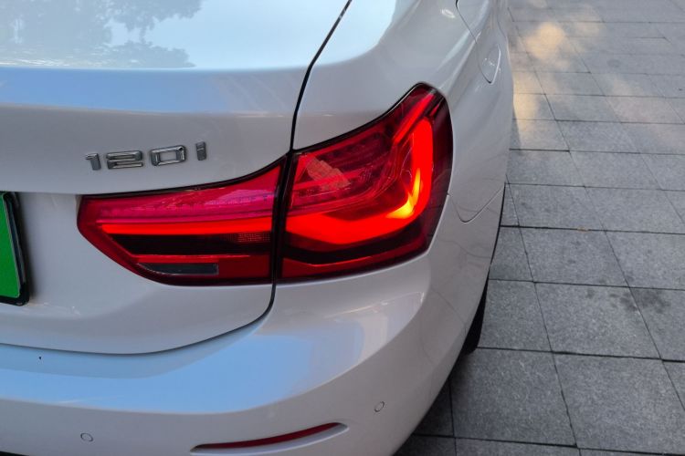 宝马1系 2018款 改款 118i 运动型车身外观6006