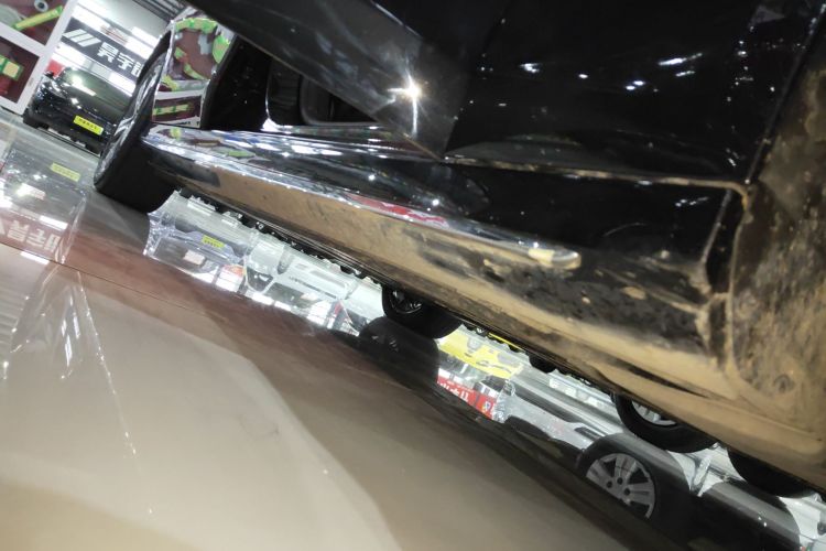 奔驰E级 2018款 E 200 L 运动型局部细节9001