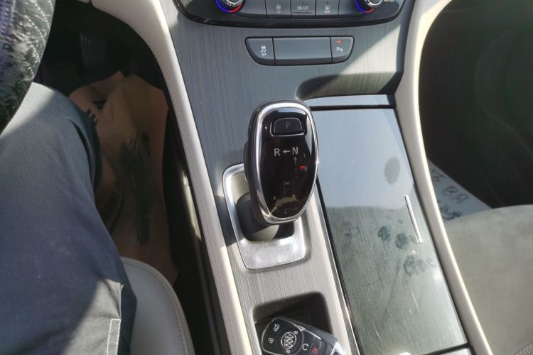 别克 君越 2018款 30H 精英型中控内饰18