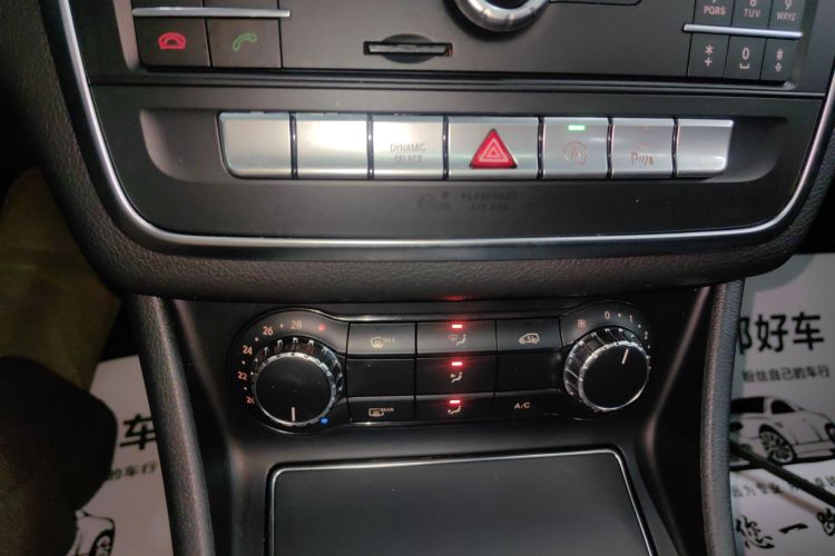 奔驰CLA 2018款 CLA 200 时尚型中控内饰16