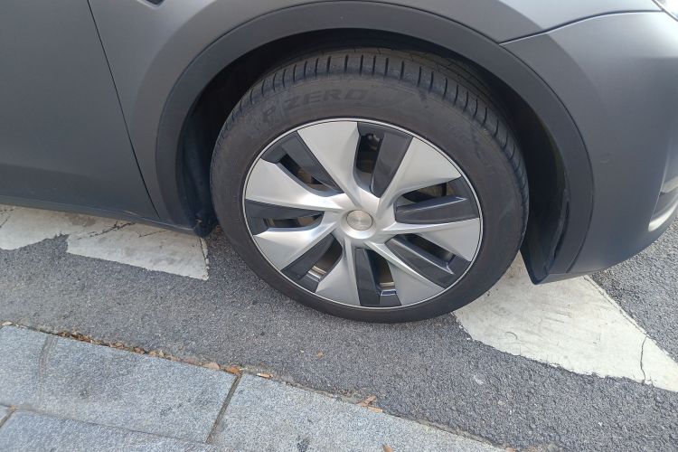 特斯拉 Model Y 2022款 改款 后轮驱动版车身外观10