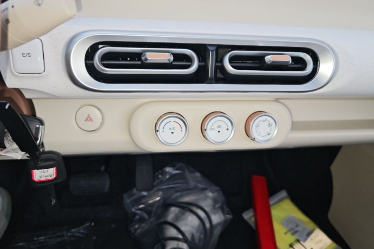 五菱汽车 宏光MINIEV 2024款 第三代 215km 青春版中控内饰16