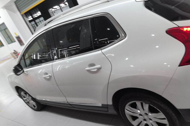 标致3008 2013款 1.6THP 自动至尚版车身外观4