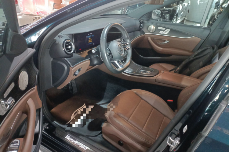 奔驰E级 2021款 改款 E 300 L 运动豪华型中控内饰7003