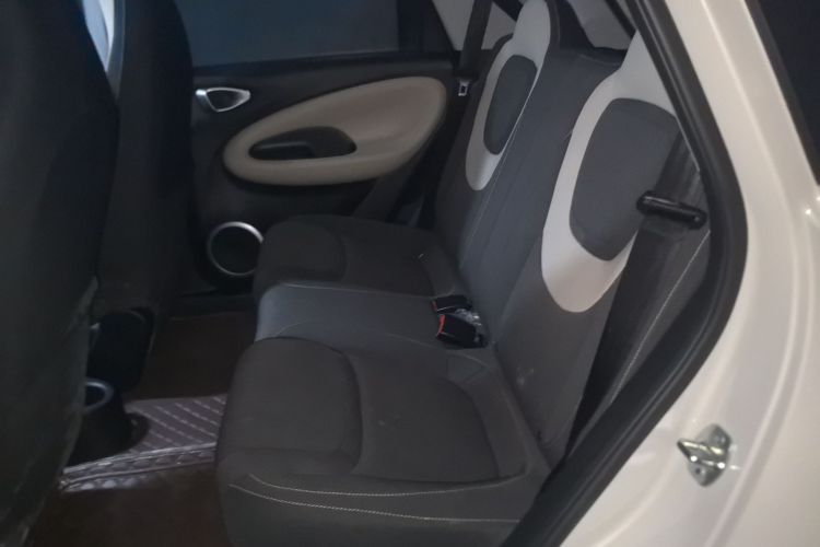 五菱汽车 五菱缤果 2023款 203km 轻享款中控内饰7004