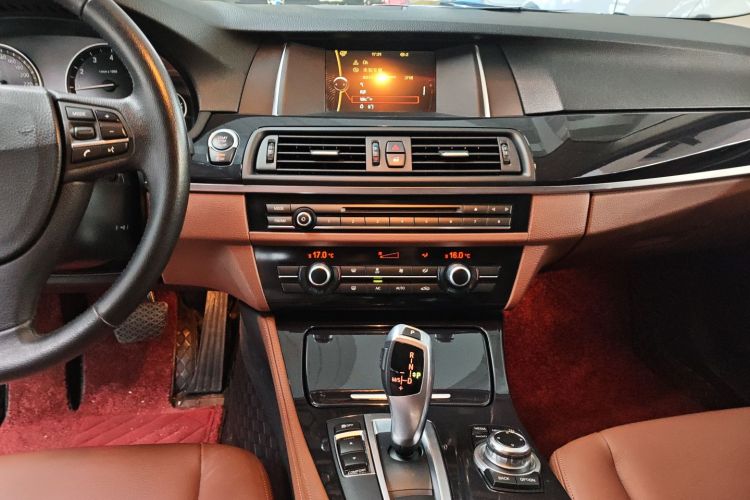 宝马5系(进口) 2014款 520i 典雅型中控内饰16