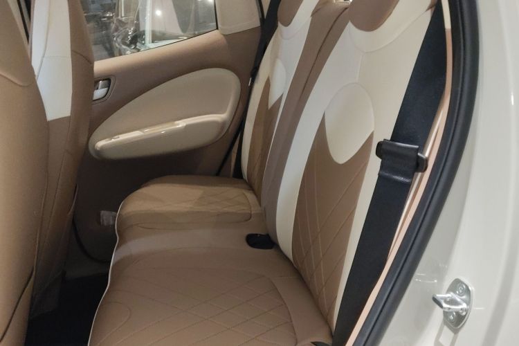 五菱汽车 宏光MINIEV 2025款 四门版 进阶款中控内饰7004