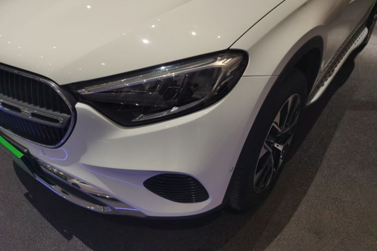 奔驰GLC 2023款 GLC 260 L 4MATIC 动感型 7座局部细节36