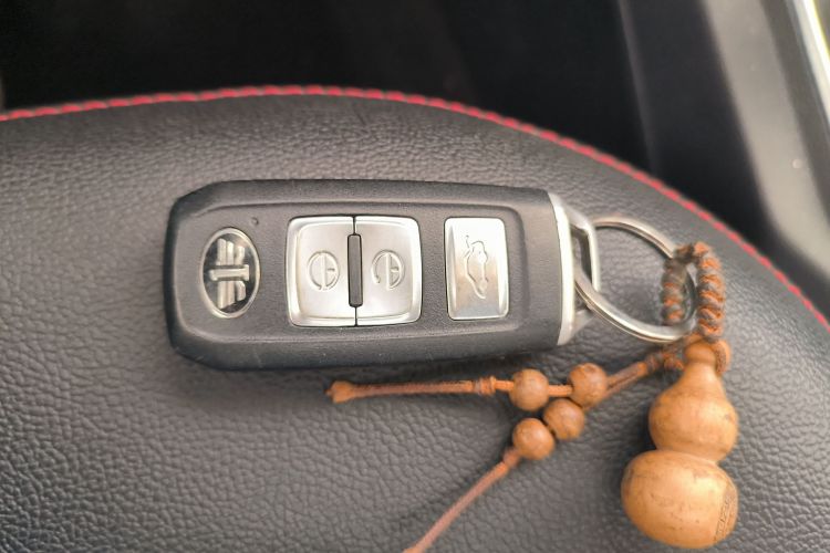 一汽 森雅R7 2016款 1.6L 自动尊贵型中控内饰11