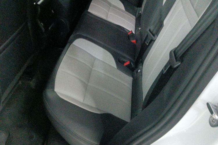 路虎 揽胜极光 2020款 249PS R-DYNAMIC S 曜黑运动科技版中控内饰21