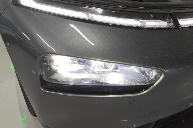 小鹏P7 2022款 480E车身外观8