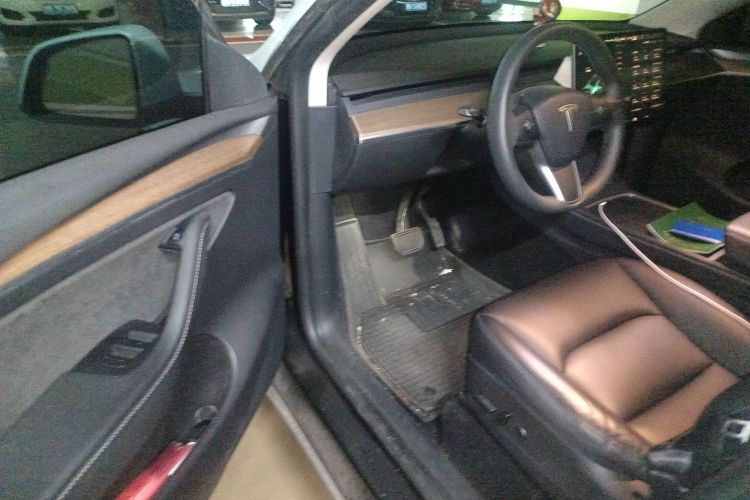 特斯拉 Model Y 2021款 标准续航后驱版中控内饰20