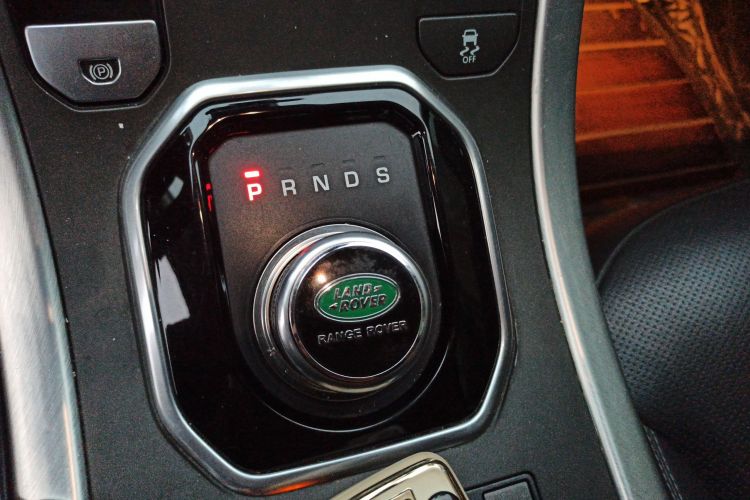 路虎 揽胜极光 2018款 240PS SE DYNAMIC 智锐版中控内饰18