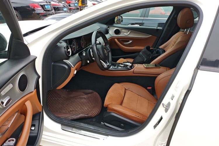 奔驰E级 2017款 E 200 运动型 4MATIC中控内饰20