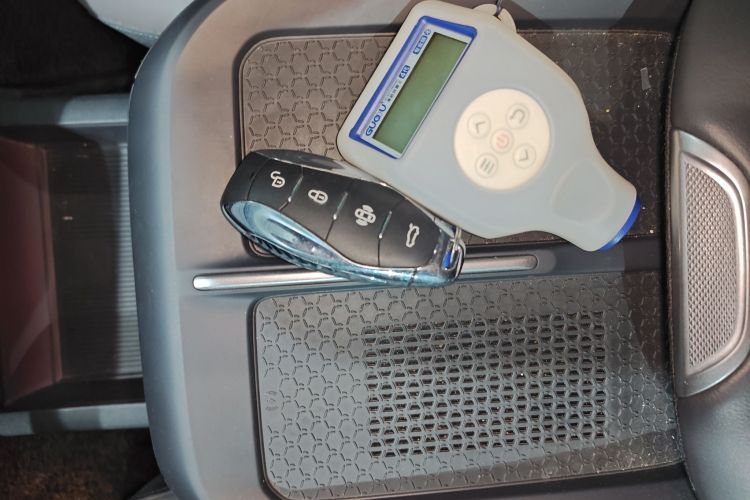 红旗EH7 2024款 820 Pro中控内饰7001