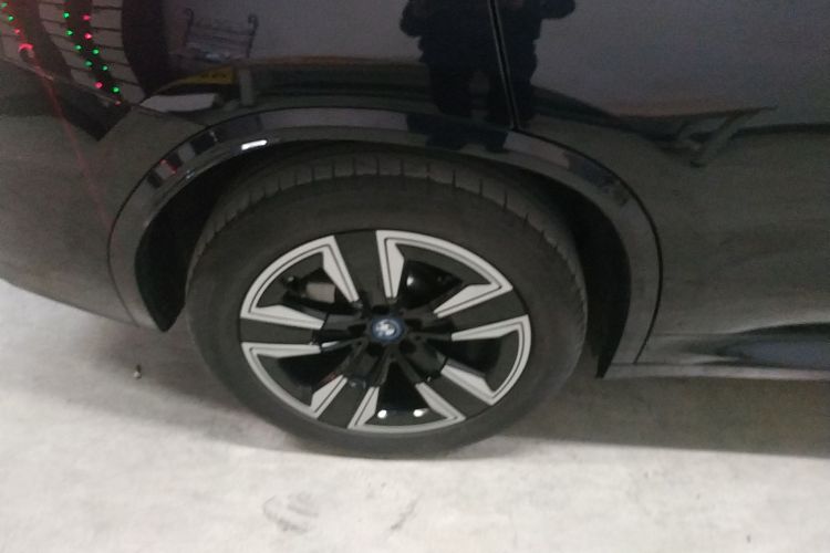 宝马iX3 2024款 领先型车身外观6008