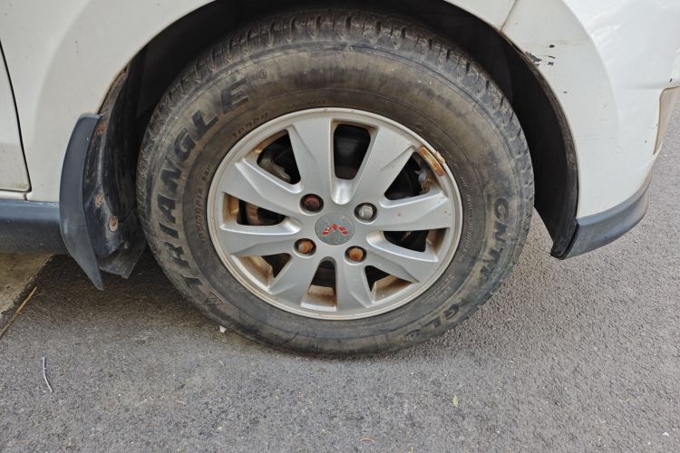 五菱汽车 五菱宏光 2013款 1.5L S豪华型车身外观10