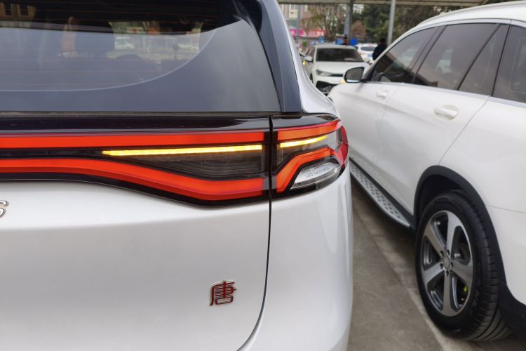 比亚迪 唐 2018款 2.0T 自动智联尊贵型 5座 国V车身外观6006