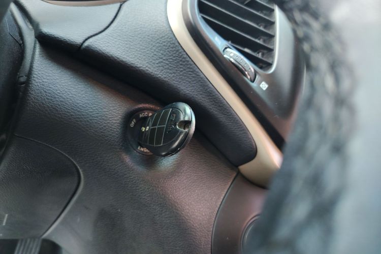 Jeep 自由光(进口) 2014款 2.4L 都市版中控内饰7001