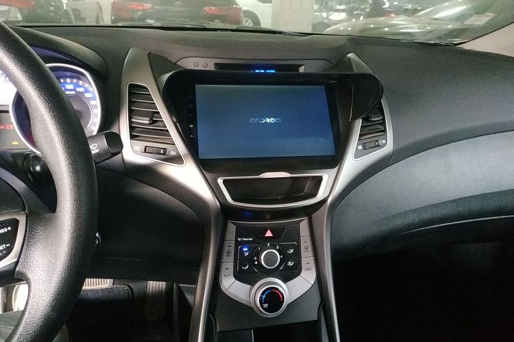 现代 朗动 2016款 1.6L 自动智能型中控内饰16