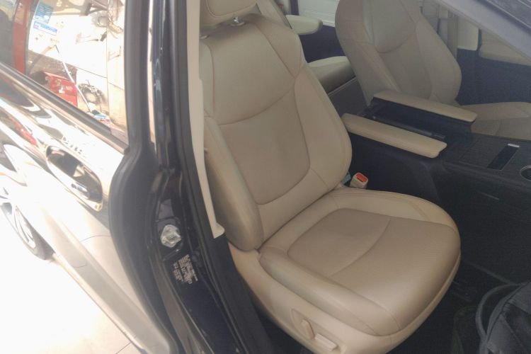 丰田 格瑞维亚 2022款 2.5L混动 尊爵版局部细节41