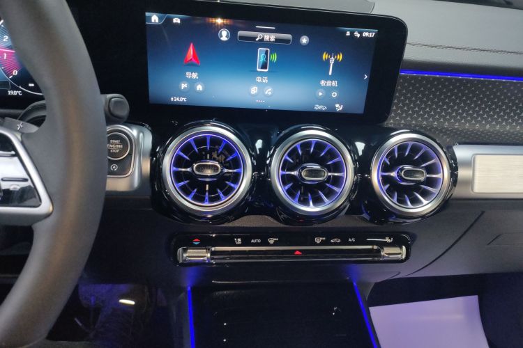 奔驰GLB 2025款 GLB 220 动感型中控内饰16