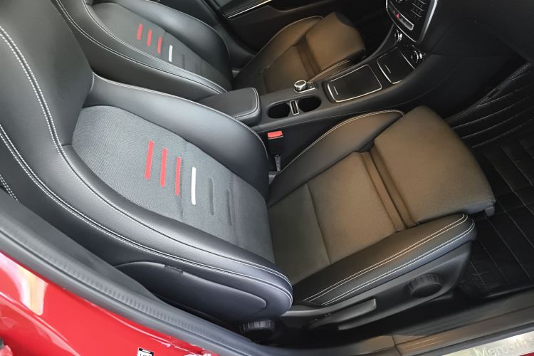 奔驰A级(进口) 2017款 改款 A 200 动感型局部细节41