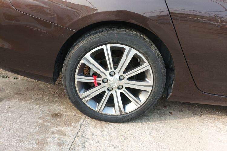 标致408 2015款 1.2T 自动豪华版车身外观6008