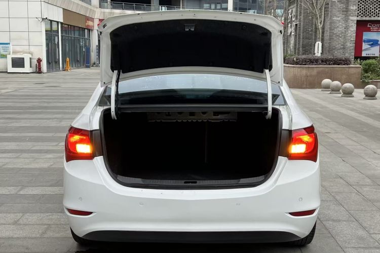 别克 英朗 2017款 15N 自动精英型机舱底盘23