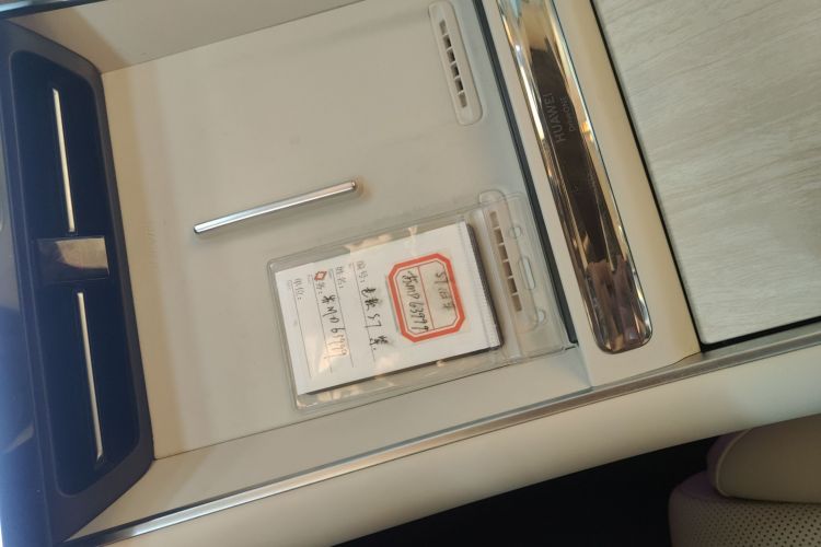 鸿蒙智行 智界S7 2025款 855km Max中控内饰7001