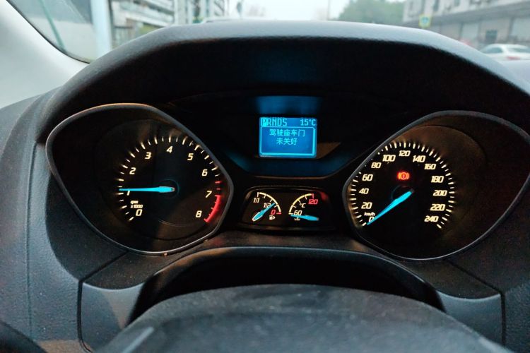 福特 福克斯 2012款 三厢 1.6L 自动风尚型中控内饰14