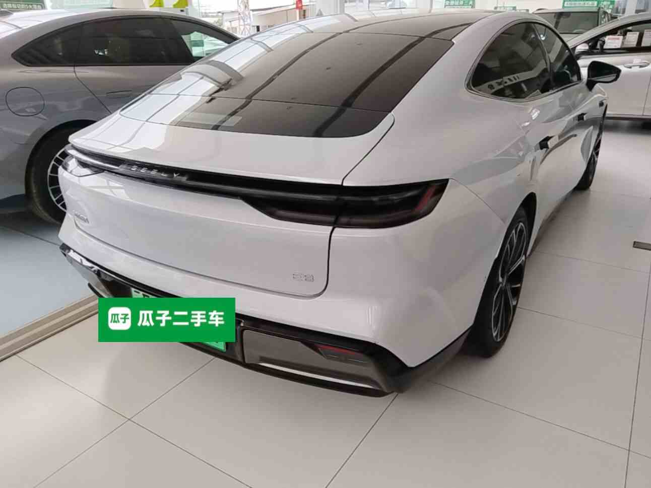 吉利银河 银河E8 2025款 700km 远航智驾版(4)