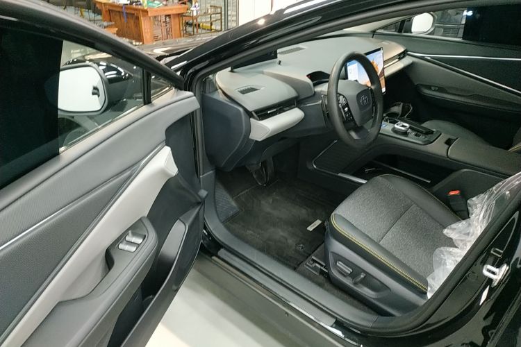 丰田bZ5 2025款 550 JOY中控内饰7003