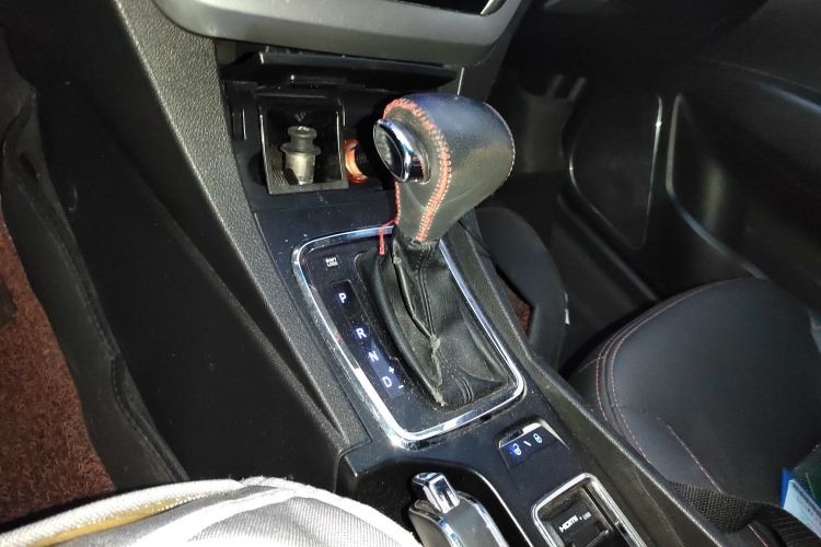 吉利汽车 帝豪 2015款 三厢 1.3T CVT向上版中控内饰18