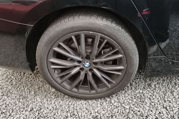 宝马3系 2024款 325i M运动曜夜套装车身外观6003